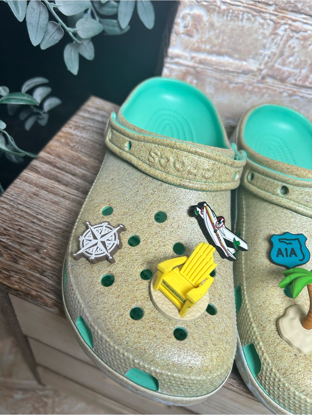 Crocs x Jimmy Buffett Margaritaville Clogs M7 W9 W/ Complete Jibbitz set - Picture 4 of 12